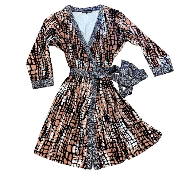 Geometric Print Long Sleeve Wrap Dress - Picture 1 of 14
